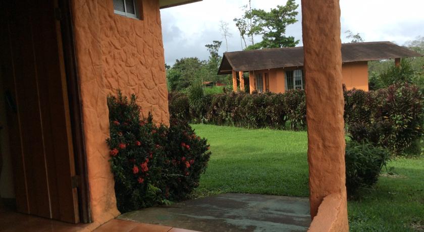 فندق La Fortunaفي  Cabinas Los Guayabos الغرفة الصورة
