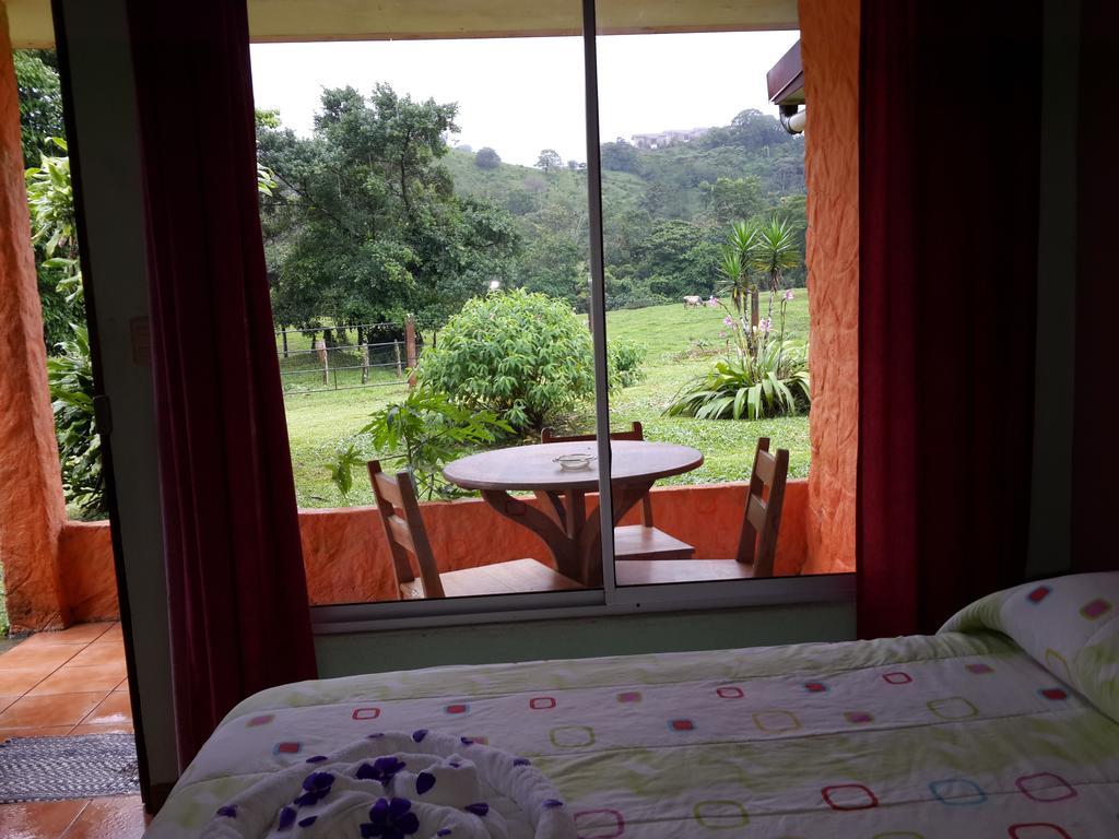فندق La Fortunaفي  Cabinas Los Guayabos الغرفة الصورة